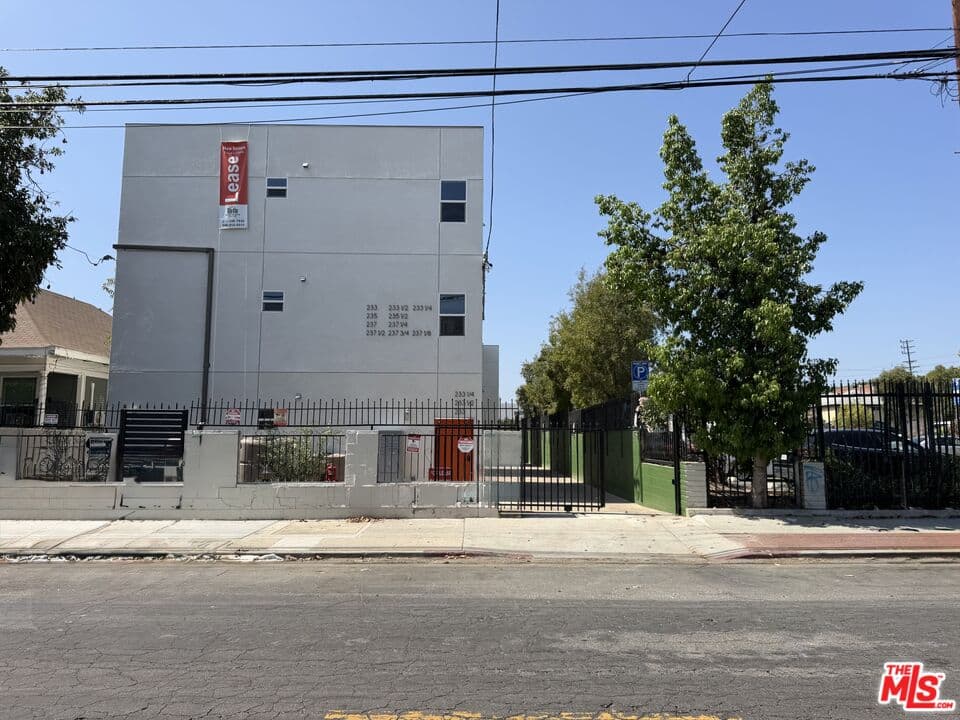 2 bd, 2 ba Apartment in Los Angeles, CA — $2,300/mo — photo 1