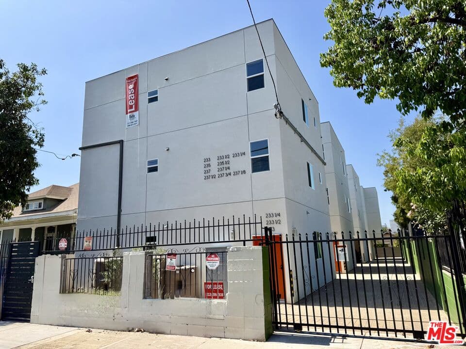2 bd, 2 ba Apartment in Los Angeles, CA — $2,350/mo — photo 1