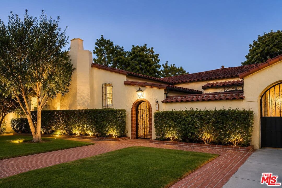 4 bd, 3 ba House in Beverly Hills, CA — $9,200/mo — photo 1