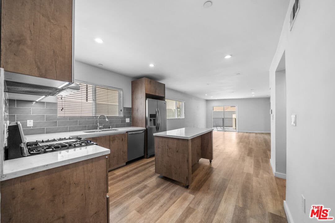 4 bd, 5 ba Apartment in Los Angeles, CA — $5,450/mo — photo 2