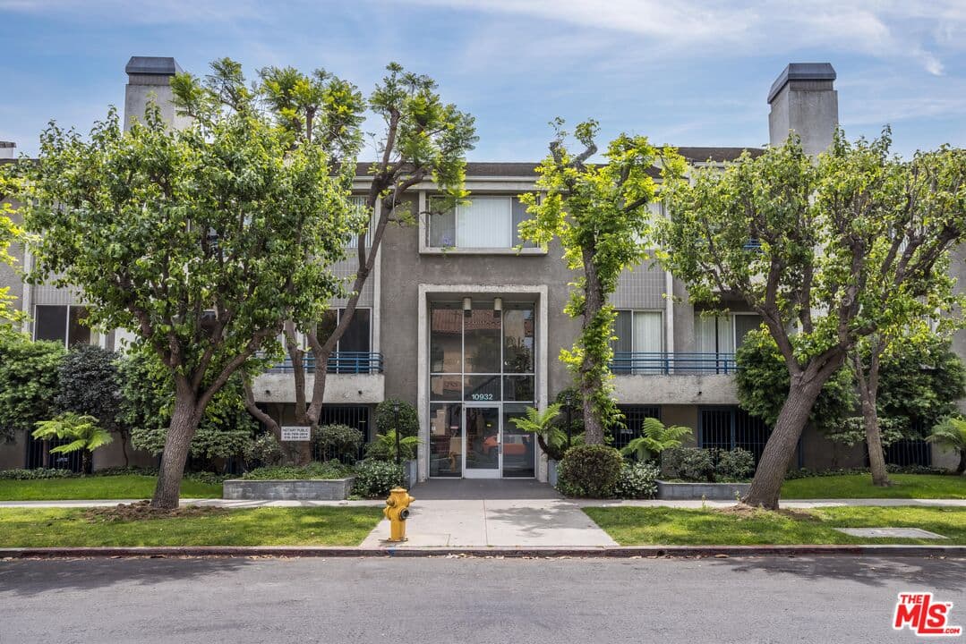 2 bd, 2 ba Apartment in Los Angeles, CA — $2,600/mo — photo 1