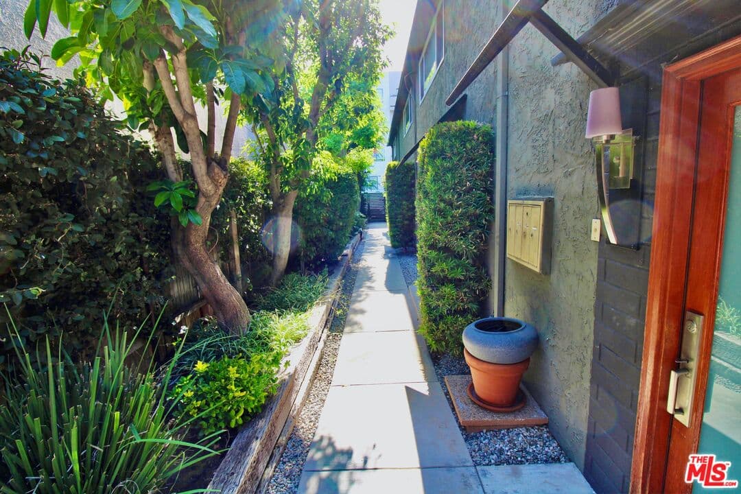 3 bd, 2 ba Condo in Sherman Oaks, CA — $4,795/mo — photo 2
