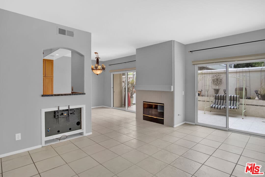 4 bd, 3 ba Condo in Aliso Viejo, CA — $4,350/mo — photo 2