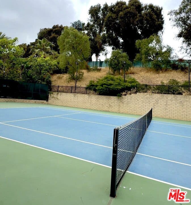 3 bd, 3 ba House in Inglewood, CA — $5,600/mo — photo 2