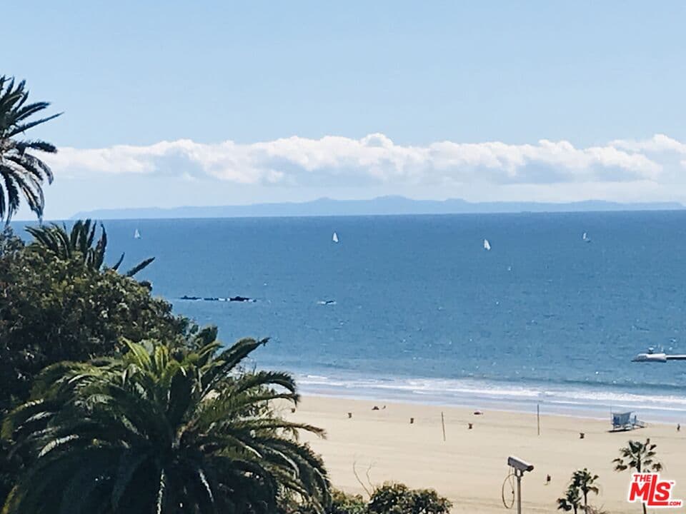 Studio, 1 ba Condo in Santa Monica, CA — $2,600/mo — photo 1