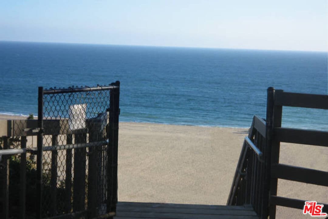 Studio, 1 ba Condo in Santa Monica, CA — $2,600/mo — photo 2