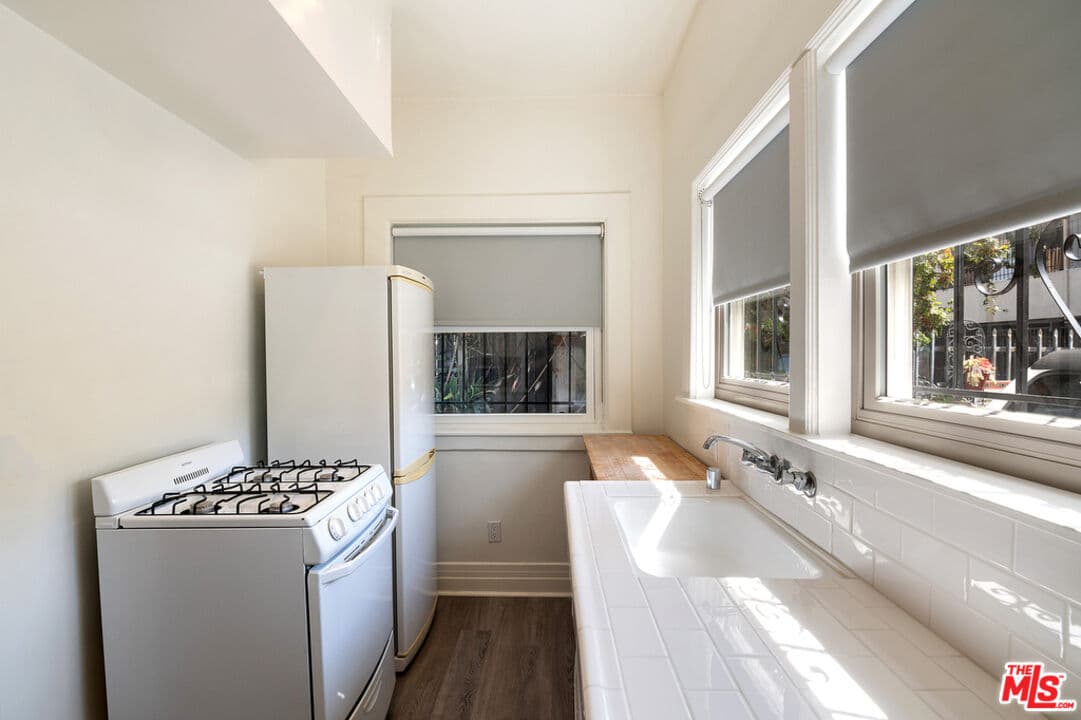 Studio, 1 ba Apartment in Los Angeles, CA — $1,700/mo — photo 2