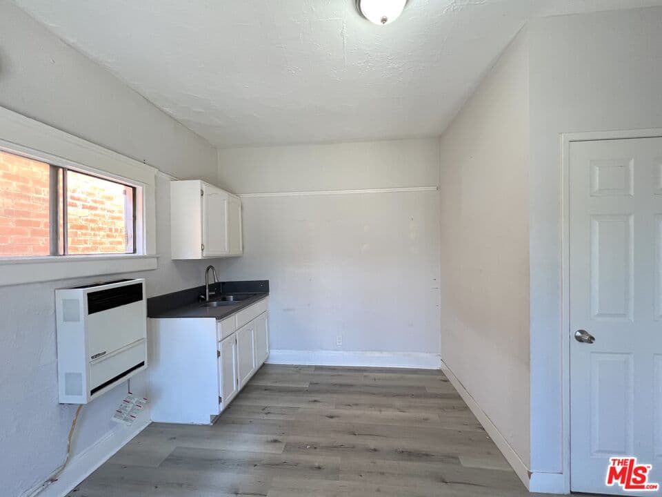 Studio, 1 ba Townhouse in Los Angeles, CA — $1,295/mo — photo 2