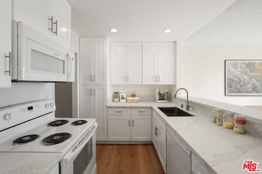2 bd, 2 ba Condo in Malibu, CA — $5,495/mo — photo 2