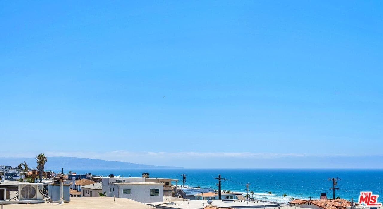 3BR Townhouse in Manhattan Beach — $11,450/mo