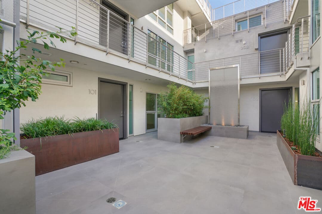 2 bd, 2 ba Condo in West Hollywood, CA — $4,995/mo — photo 2
