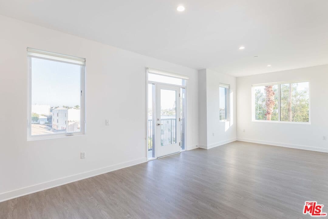 2 bd, 2 ba Townhouse in Los Angeles, CA — $3,495/mo — photo 2