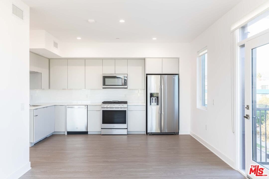 2BR Townhouse in Los Angeles β $3,495/mo