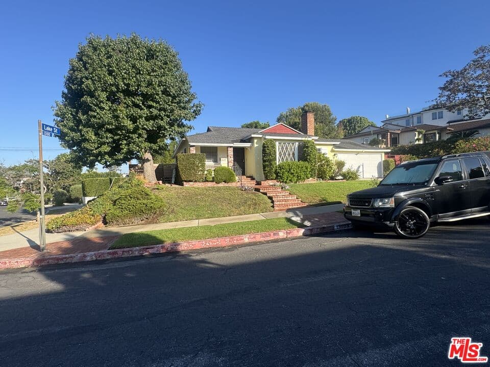 3 bd, 2 ba House in Los Angeles, CA — $7,750/mo — photo 1