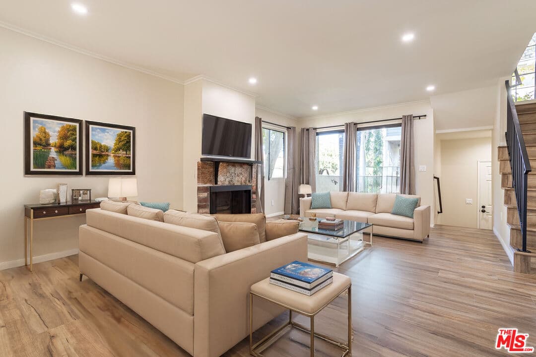 2 bd, 3 ba Townhouse in North Hills, CA — $3,100/mo — photo 2