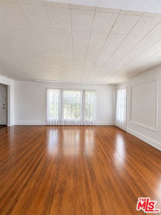 2 bd, 1 ba Townhouse in Beverly Hills, CA — $4,395/mo — photo 2