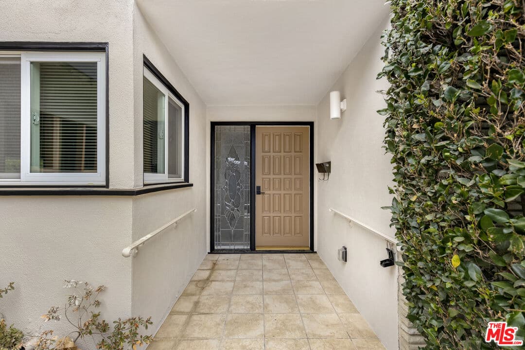 4 bd, 2 ba House in Encino, CA — $6,500/mo — photo 1