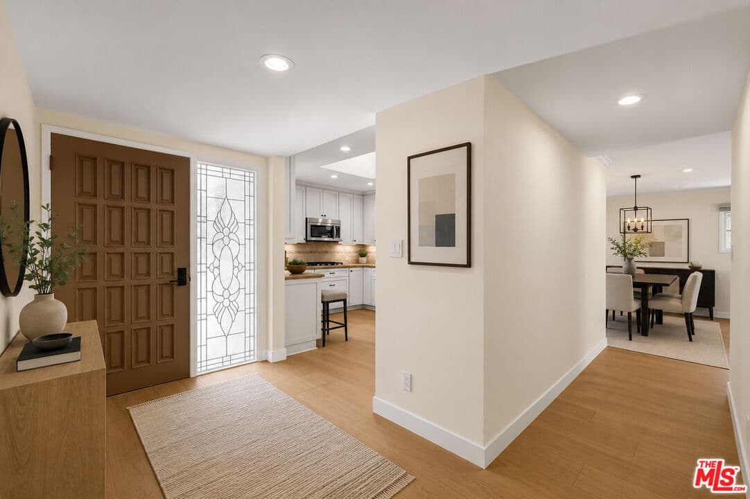 4 bd, 2 ba House in Encino, CA — $6,500/mo — photo 2