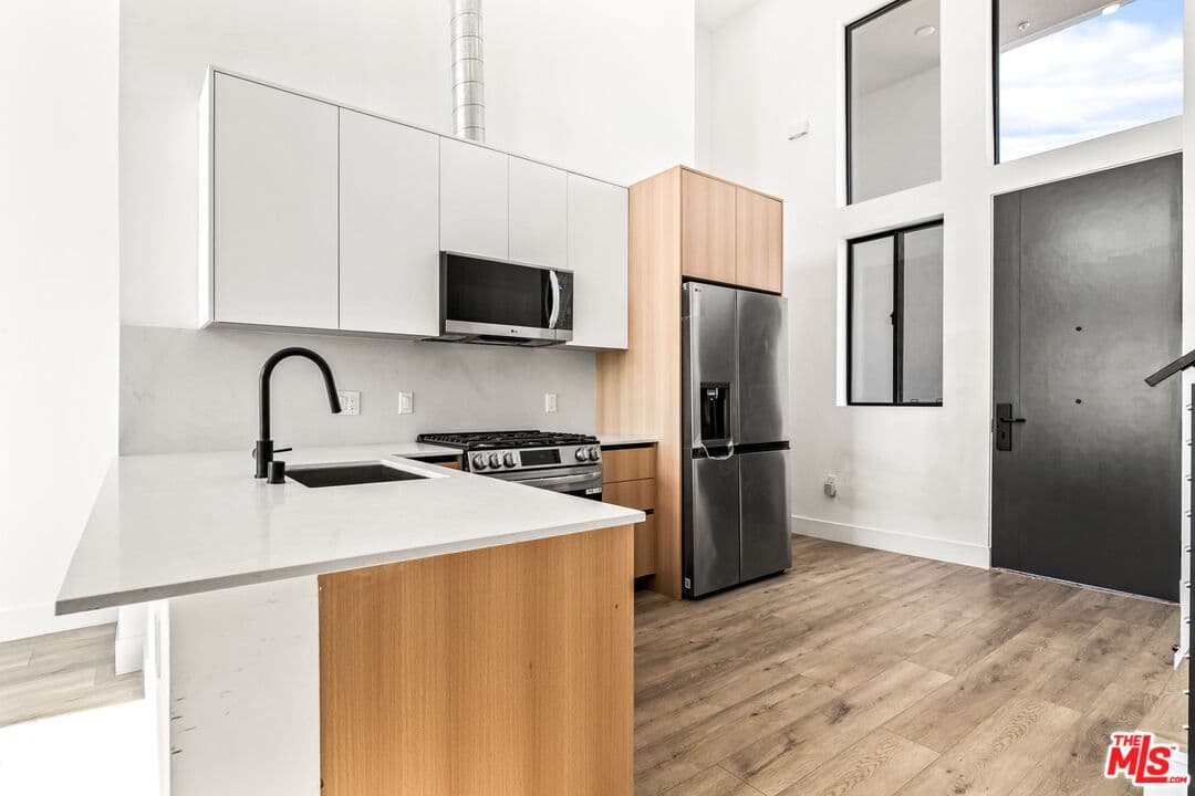 2 bd, 1 ba Apartment in North Hollywood, CA — $2,795/mo — photo 1