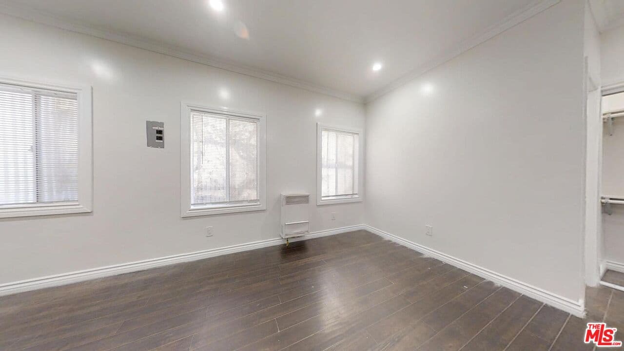 Studio, 1 ba Apartment in Los Angeles, CA — $1,299/mo — photo 2
