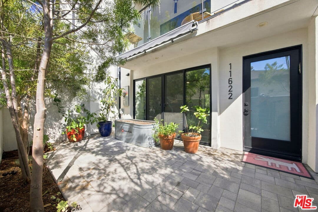 3 bd, 4 ba Townhouse in Studio City, CA — $7,500/mo — photo 2