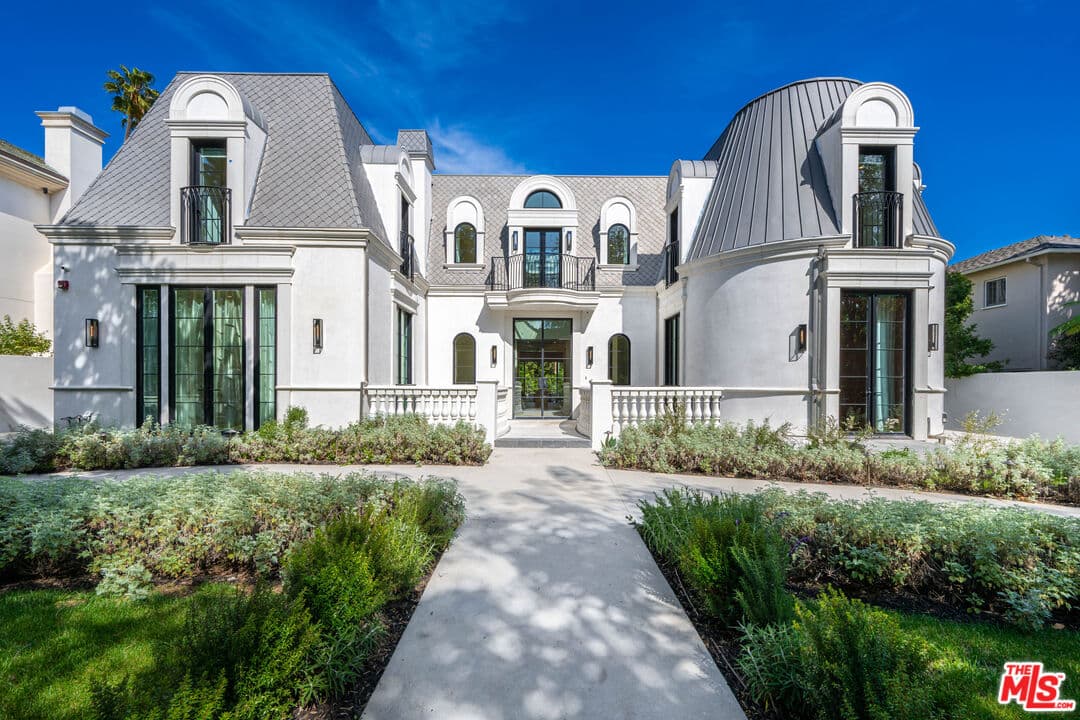 8 bd, 12 ba House in Beverly Hills, CA — $99,000/mo — photo 2