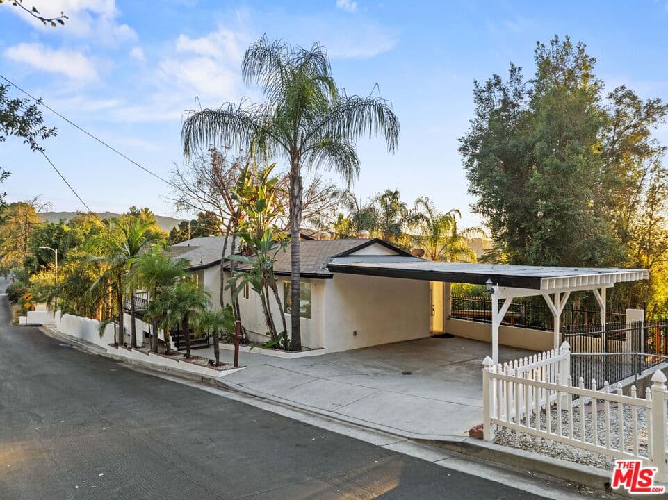 5 bd, 3 ba House in Los Angeles, CA — $6,900/mo — photo 2