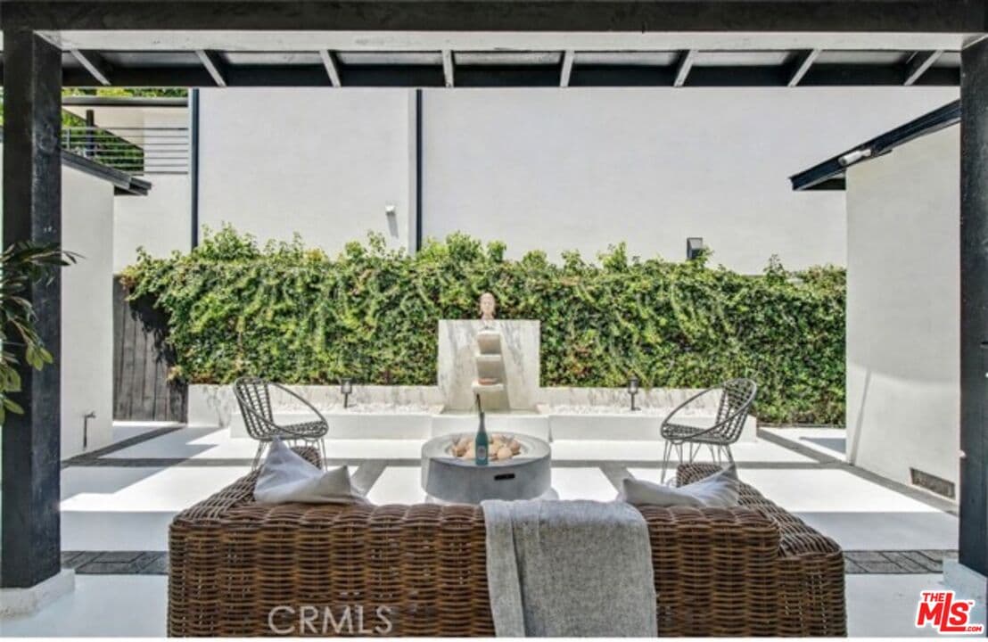 2 bd, 2 ba House in Los Angeles, CA — $5,800/mo — photo 1