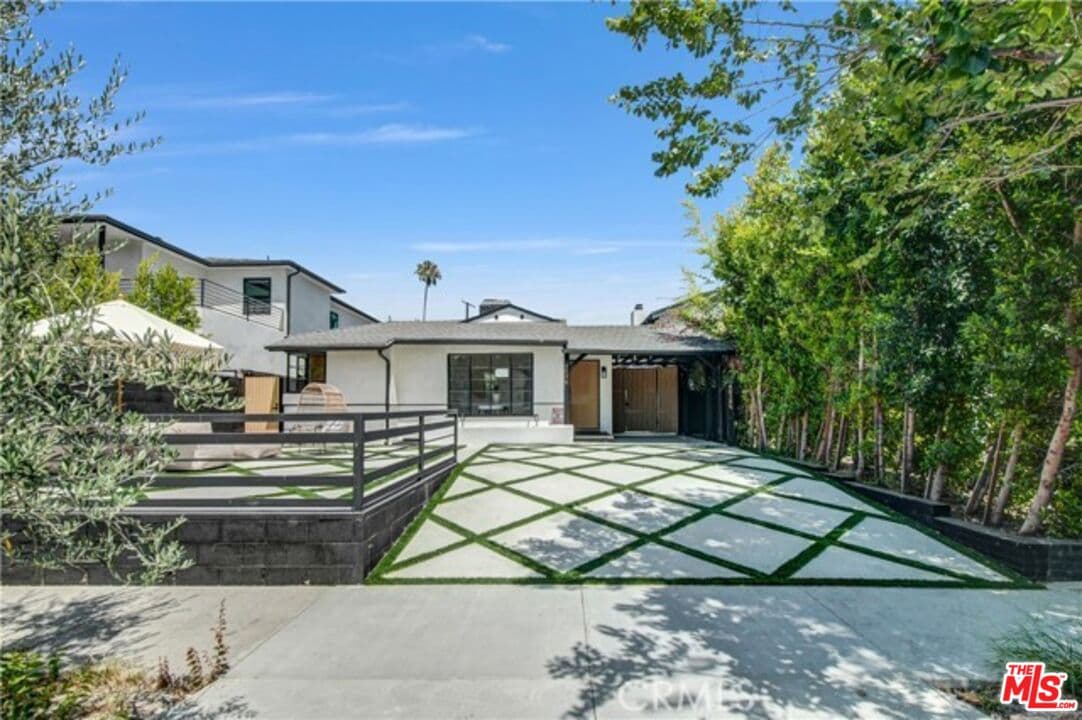 2 bd, 2 ba House in Los Angeles, CA — $5,800/mo — photo 2