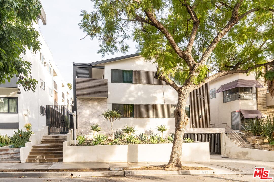 2 bd, 2 ba Townhouse in West Hollywood, CA — $4,300/mo — photo 2