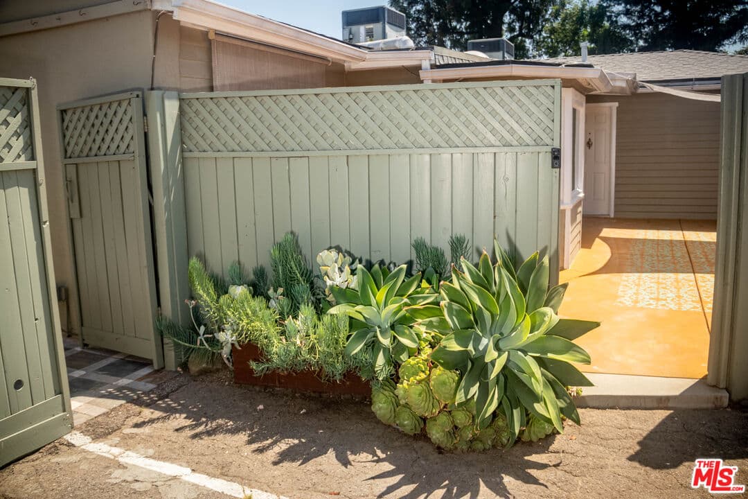 2 bd, 1 ba House in Los Angeles, CA — $4,350/mo — photo 2