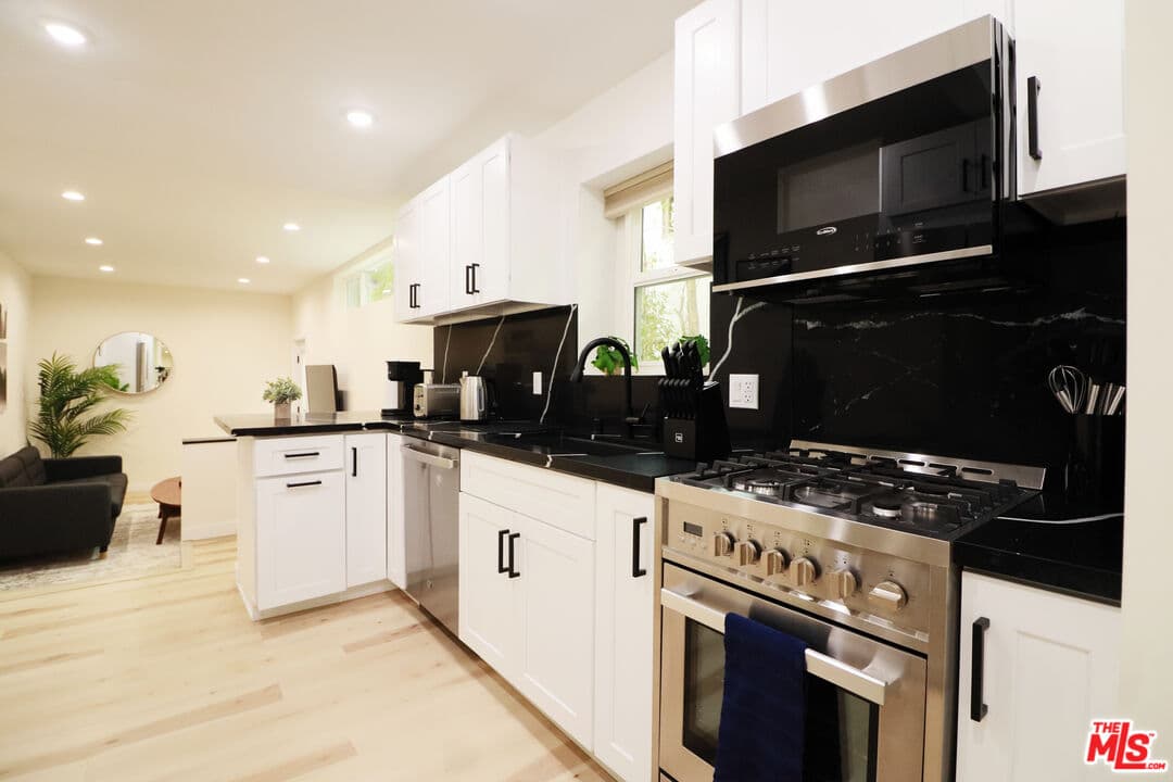 1 bd, 1 ba Condo in West Hollywood, CA — $3,150/mo — photo 1