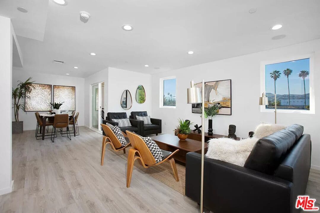 4 bd, 5 ba Townhouse in Los Angeles, CA — $5,074/mo — photo 2