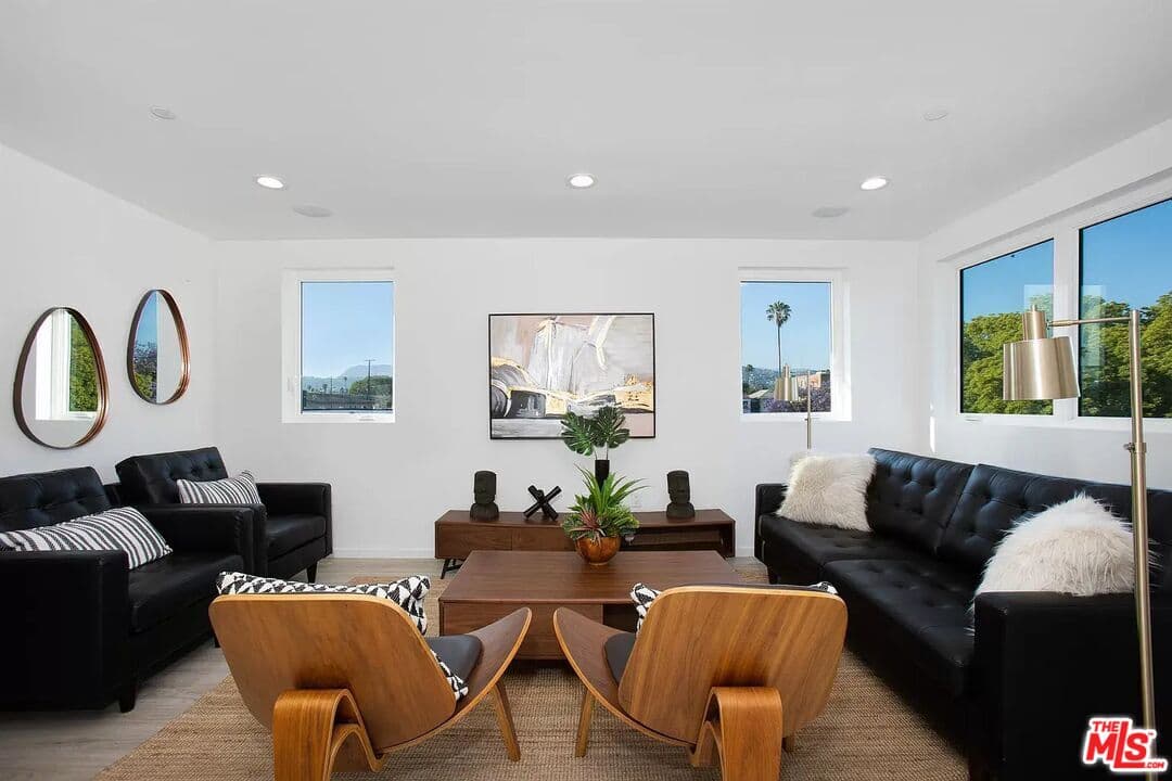 4 bd, 5 ba Townhouse in Los Angeles, CA — $5,074/mo — photo 1