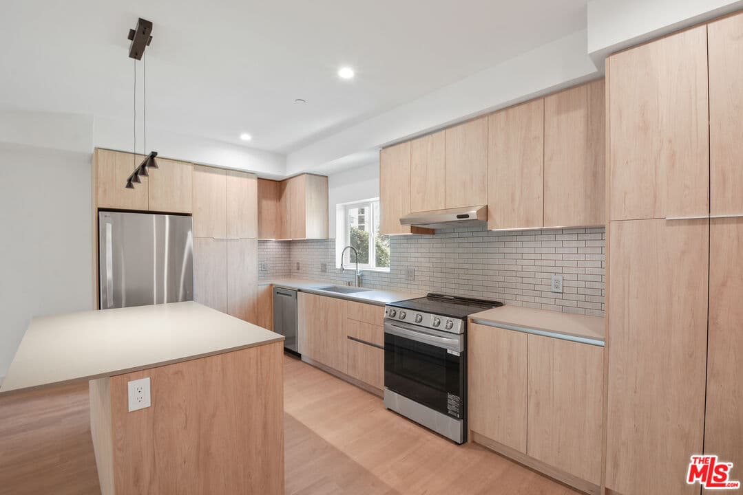 4 bd, 5 ba Townhouse in Los Angeles, CA — $5,795/mo — photo 1