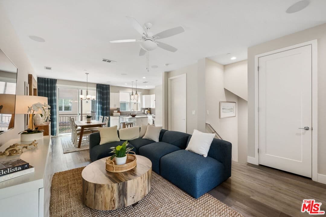 2 bd, 3 ba Townhouse in Calabasas, CA — $7,800/mo — photo 1