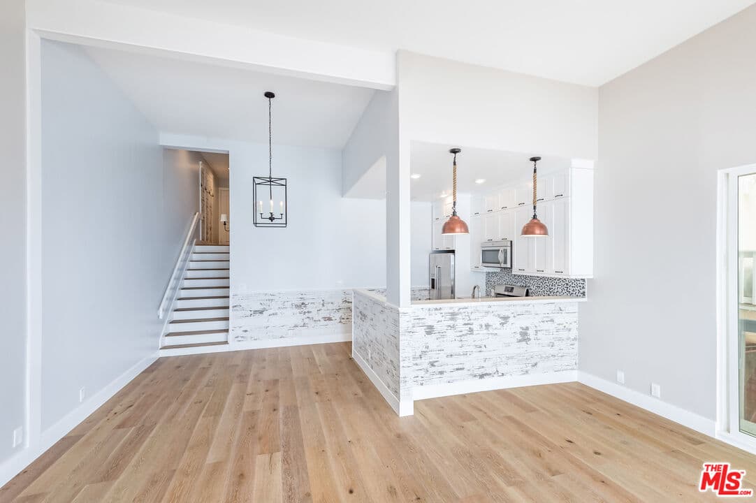 2 bd, 2 ba Apartment in Malibu, CA — $10,500/mo — photo 2