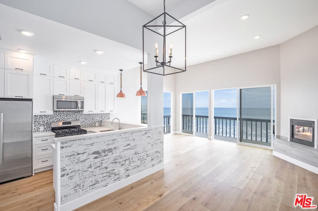 2 bd, 2 ba Apartment in Malibu, CA — $10,500/mo — photo 1