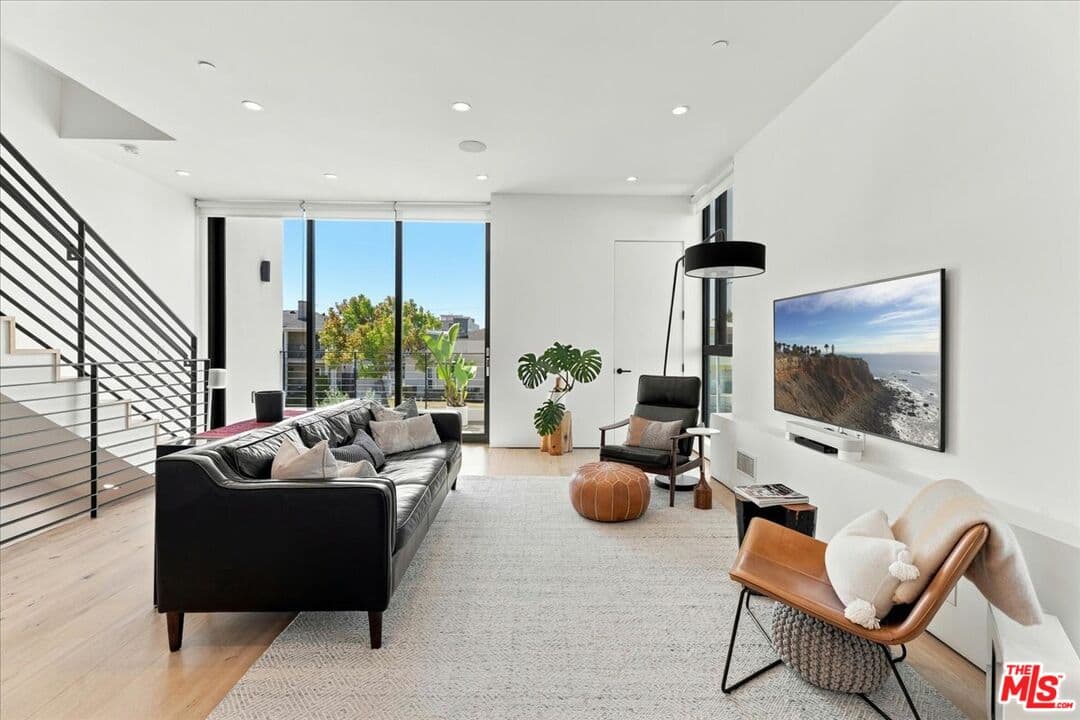3 bd, 3 ba House in Los Angeles, CA — $10,500/mo — photo 2