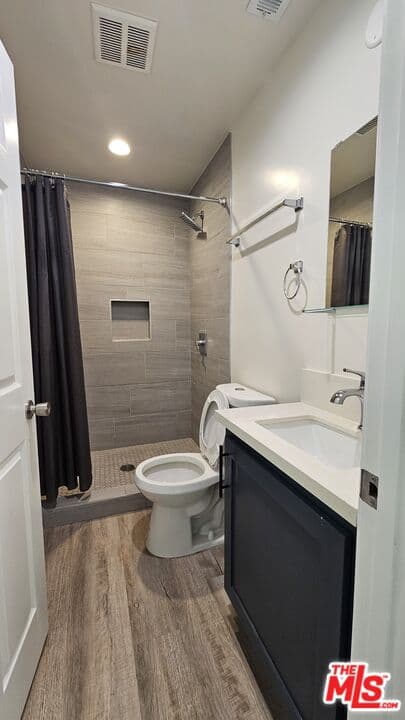 3 bd, 3 ba Apartment in Los Angeles, CA — $3,300/mo — photo 2