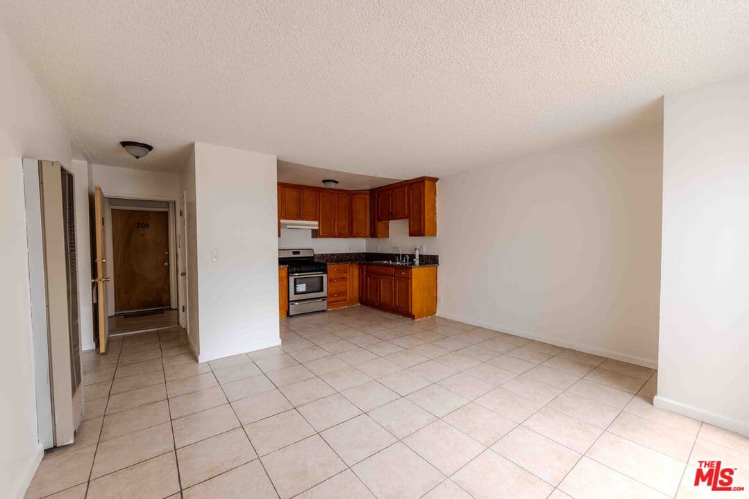 1 bd, 1 ba Apartment in Los Angeles, CA — $1,850/mo — photo 2