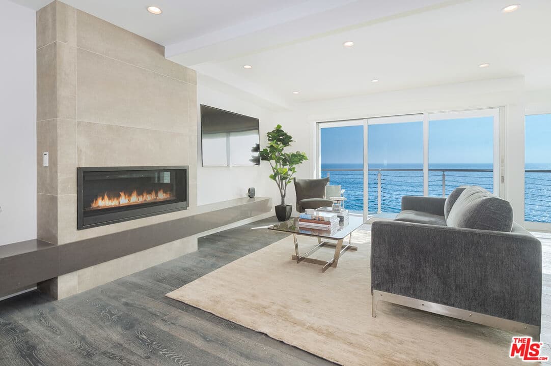 3 bd, 3 ba House in Malibu, CA — $25,000/mo — photo 1