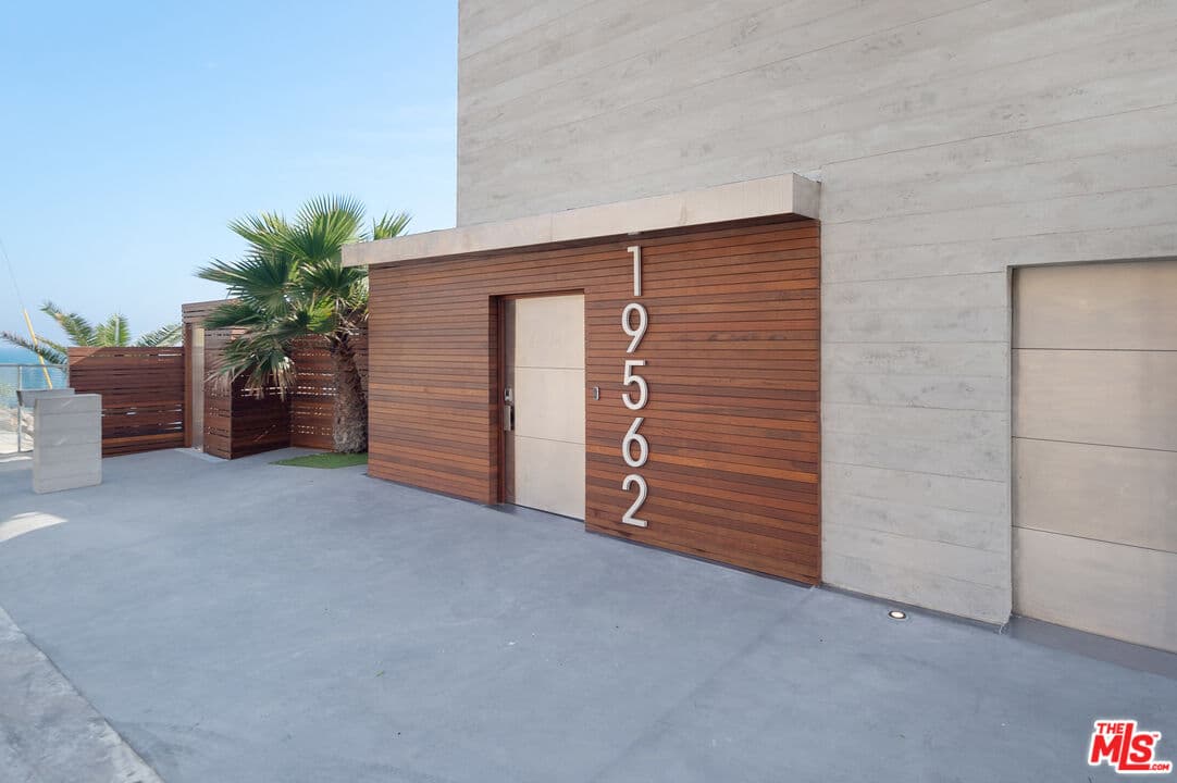 3 bd, 3 ba House in Malibu, CA — $25,000/mo — photo 2