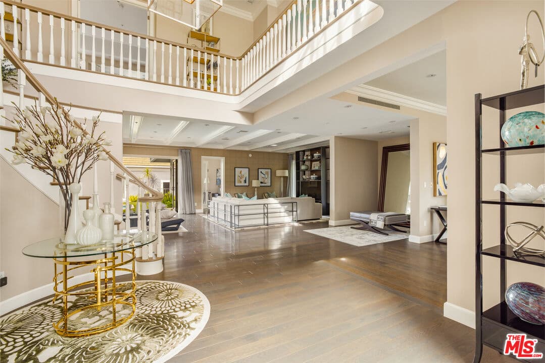8 bd, 10 ba House in Beverly Hills, CA — $65,000/mo — photo 2