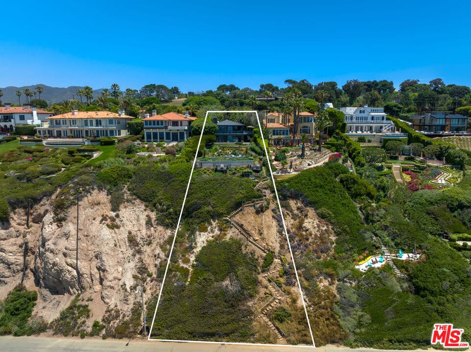 3 bd, 3 ba House in Malibu, CA — $40,000/mo — photo 2