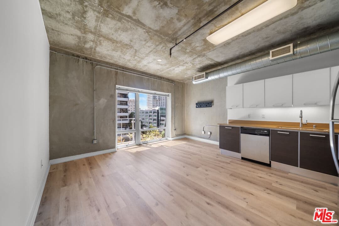 1 bd, 1 ba Condo in Los Angeles, CA — $2,175/mo — photo 1