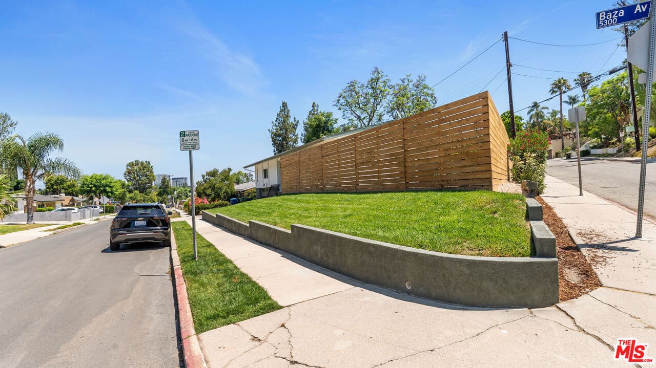 3 bd, 2 ba House in Los Angeles, CA — $5,895/mo — photo 2