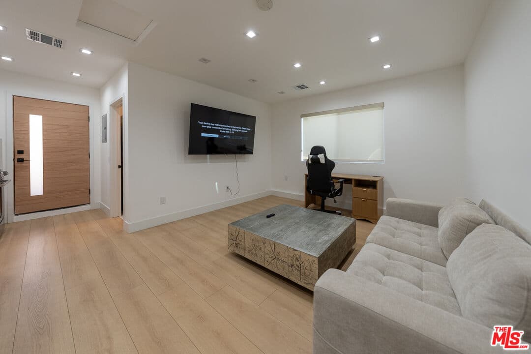 1 bd, 1 ba House in North Hollywood, CA — $2,300/mo — photo 1