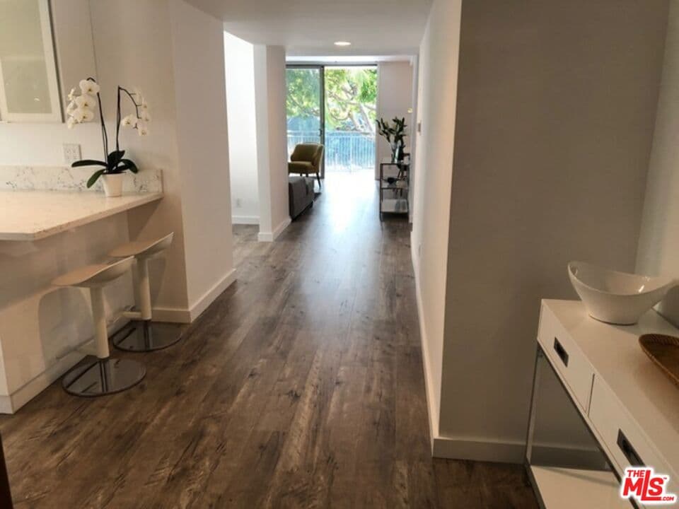 3 bd, 2 ba Apartment in Beverly Hills, CA — $6,695/mo — photo 2