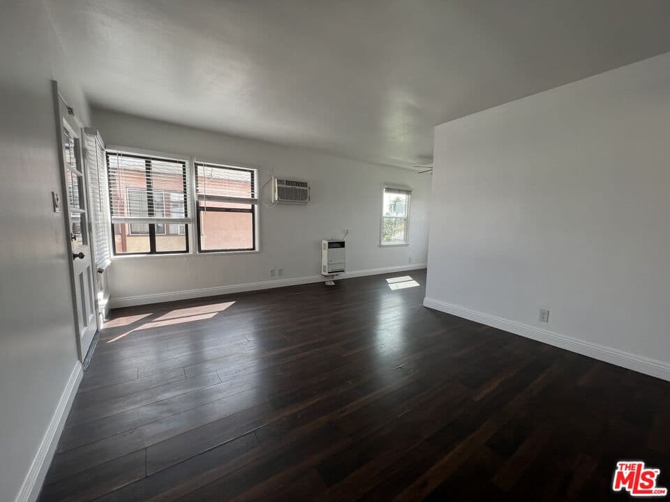 2 bd, 1 ba Townhouse in Los Angeles, CA — $2,595/mo — photo 2